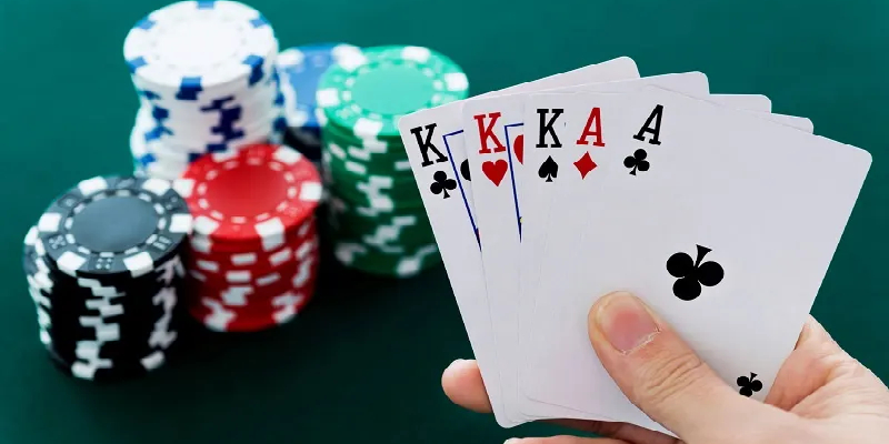 Cù lũ là tay bài mạnh có thể đem lại chiến thắng khi chơi poker